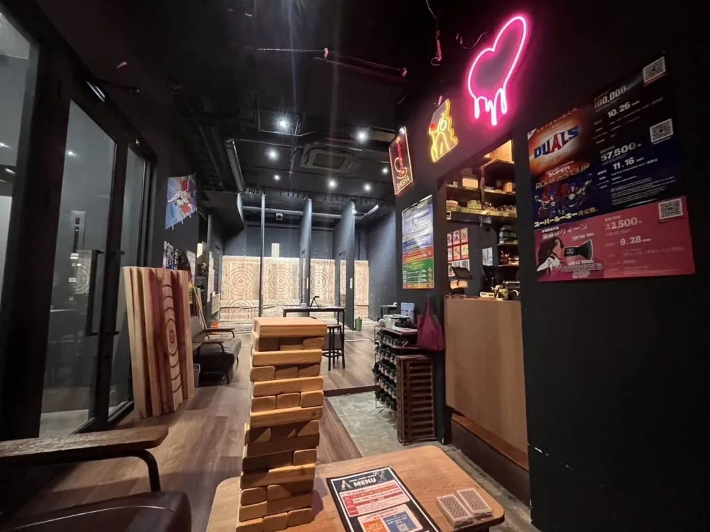 斧投げ×飲み放題は安い?飲み放題のみ利用もOKな全国店舗ガイド